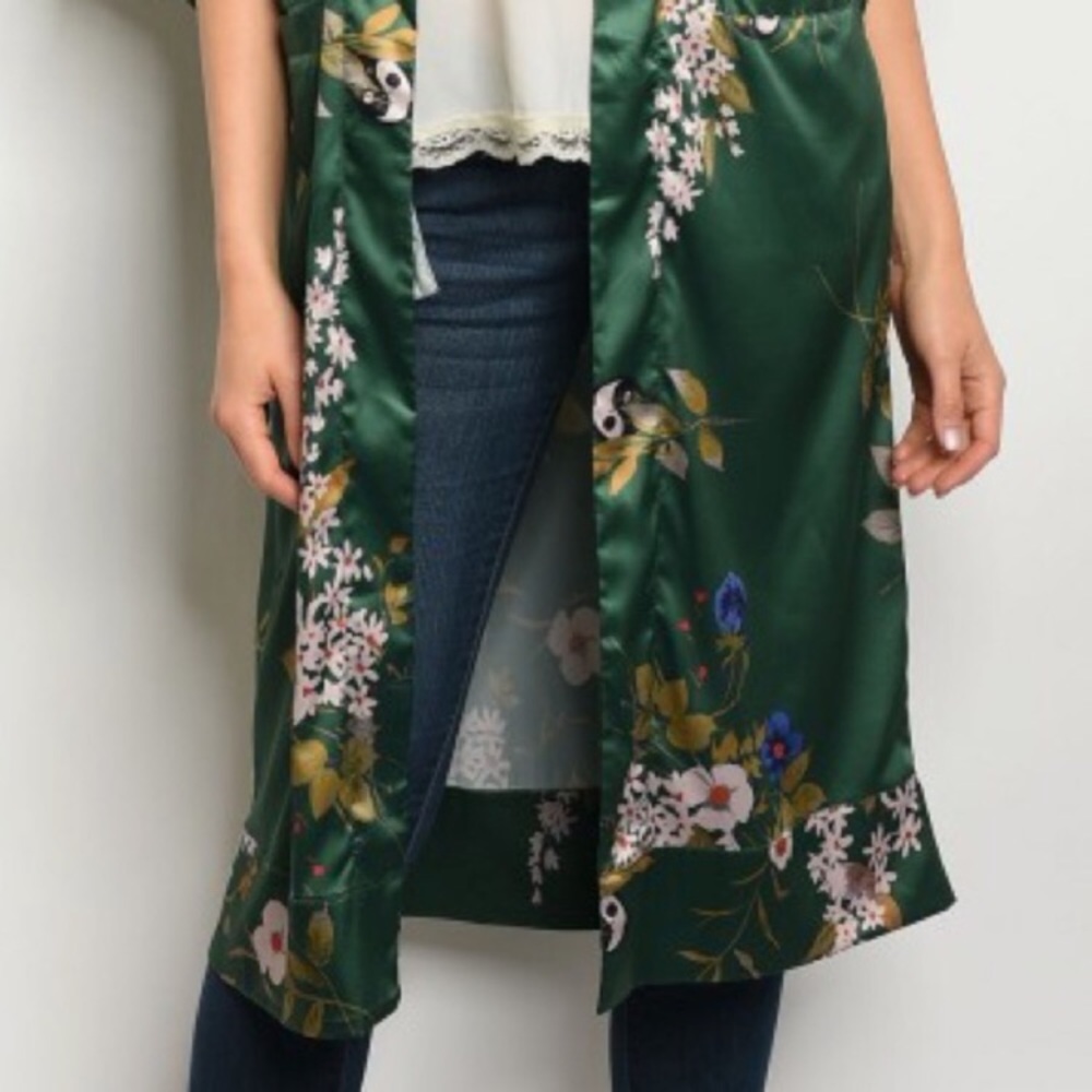 REDUCED💰 Emerald Satin Floral Kimono - Picture 3 of 6
